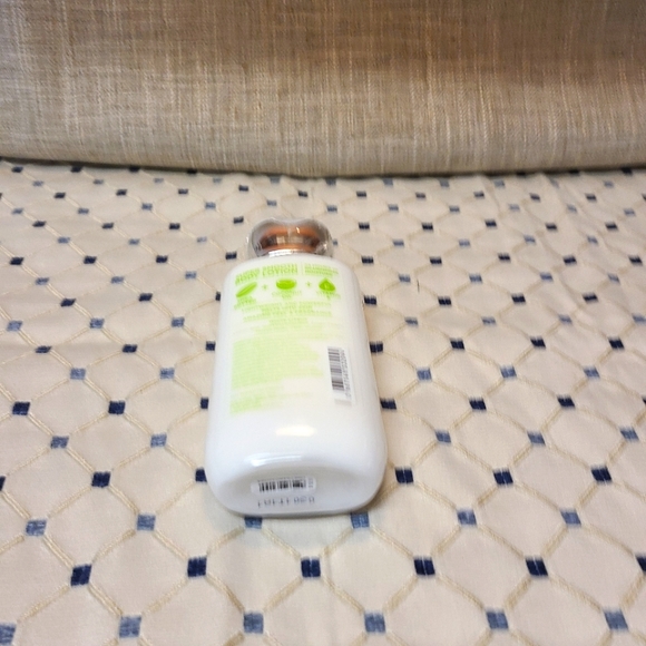 🆕️🍋🍈NWT White Citrus Body Lotion - Picture 3 of 6